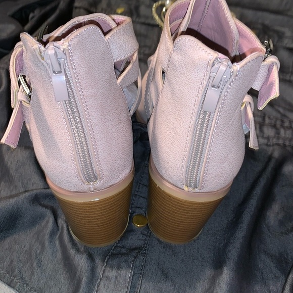 A Rider Girl Bell 02 Cut Out Double Buckle Strappy Heeled Ankle Boots Blush Pink - Picture 13 of 16